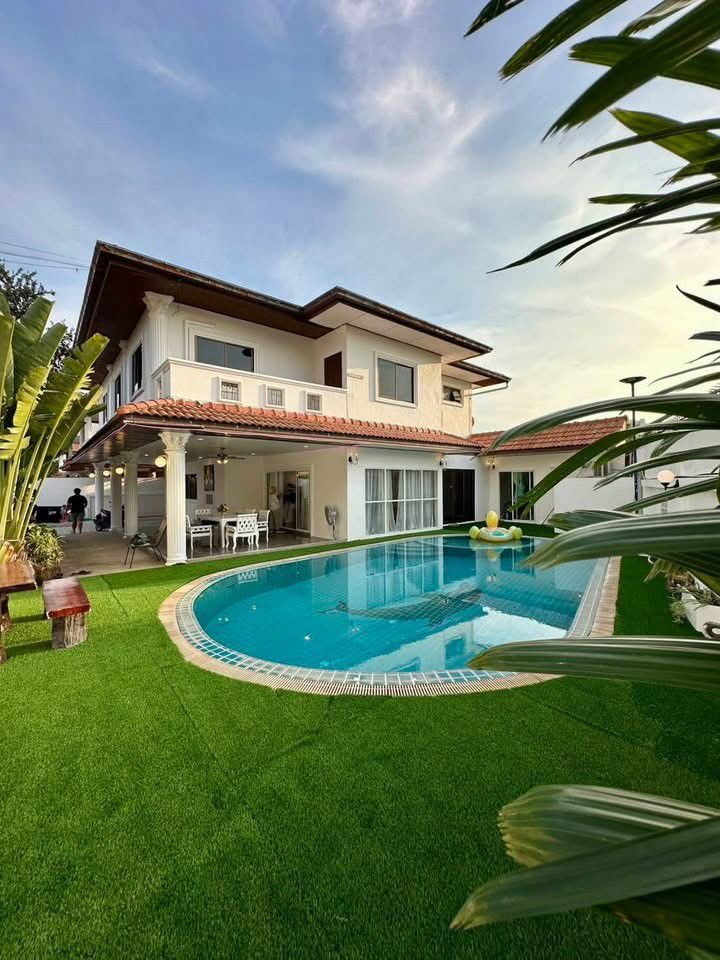5bdr Pool villa for Rent in Pattaya
