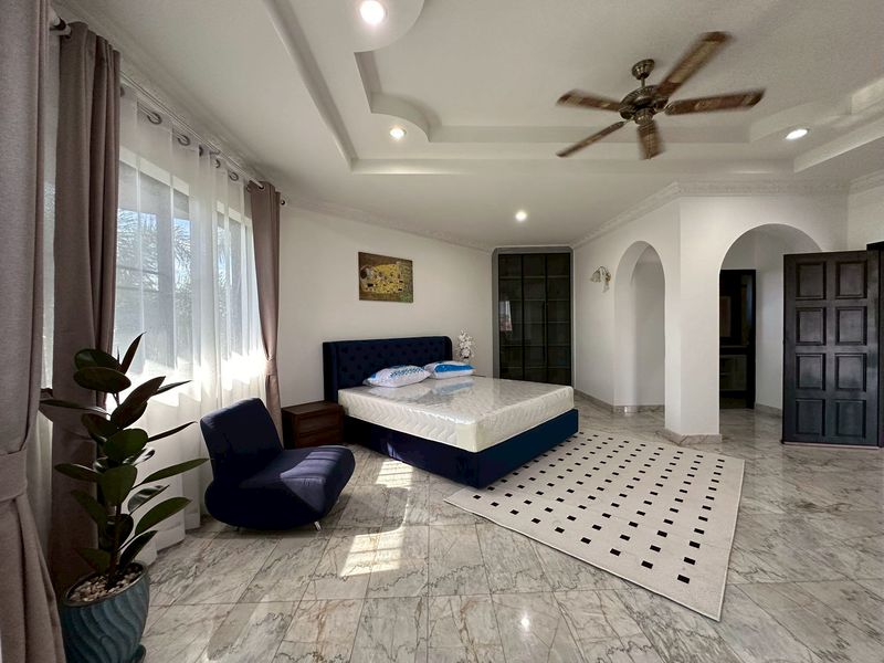 Paradise 5bdr Pool Villa