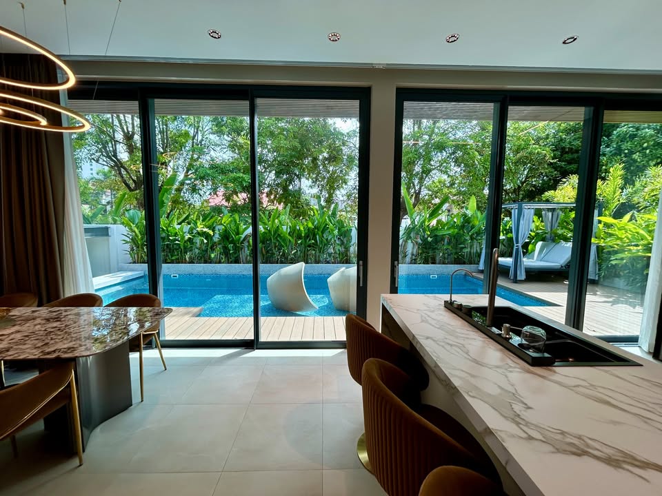 LUXURY FAMILY VILLA FOR SALE IN PATTAYA 