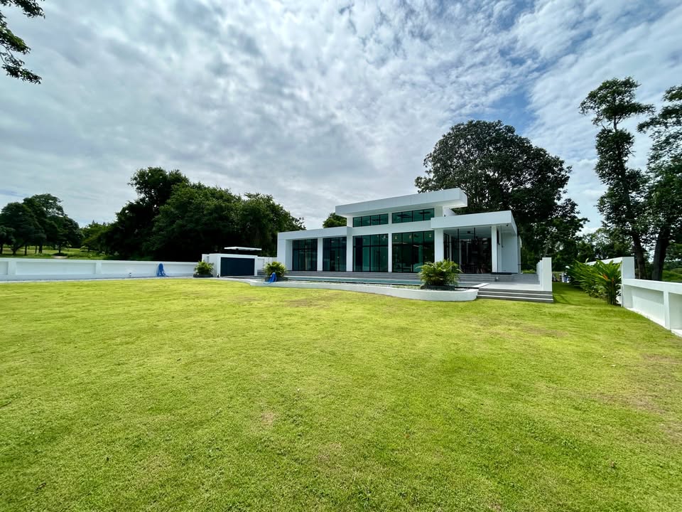 Brand New Ultra-Luxury Home on Phoenix Gold Golf Course