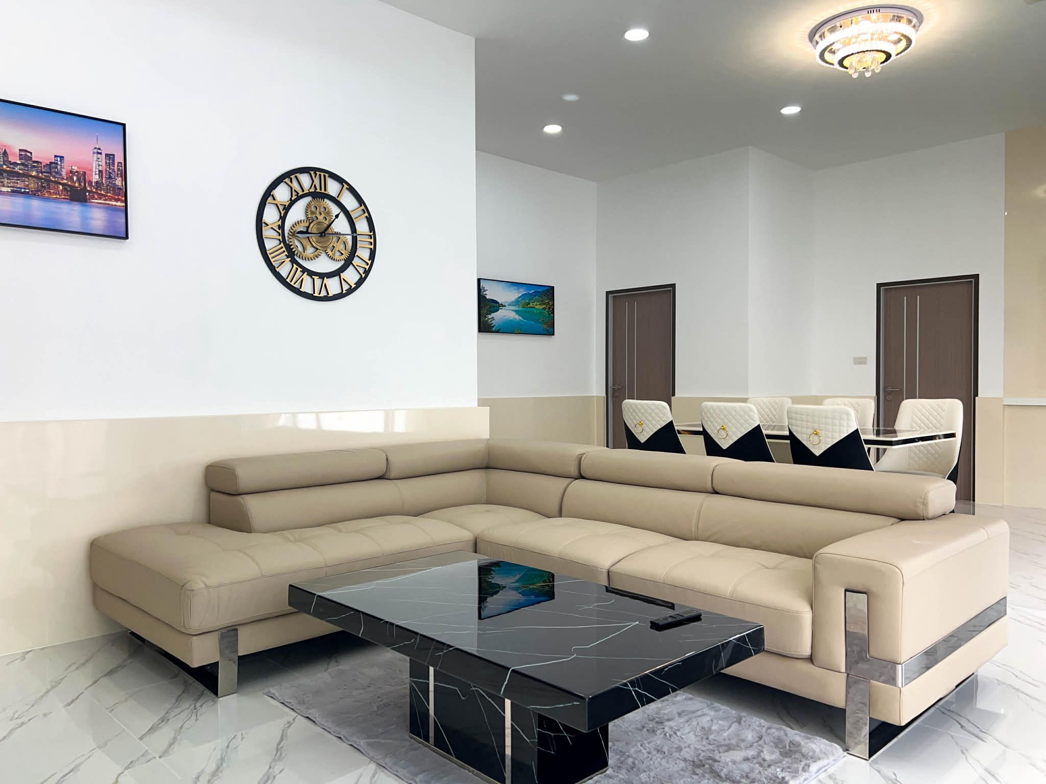 Luxury pool villa Brand new, great location