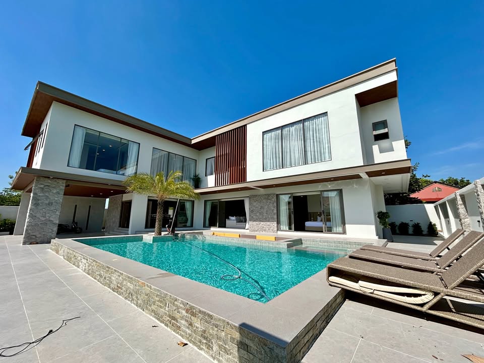 Luxury 7bdr Pool Villa for Sale in Huay Yai