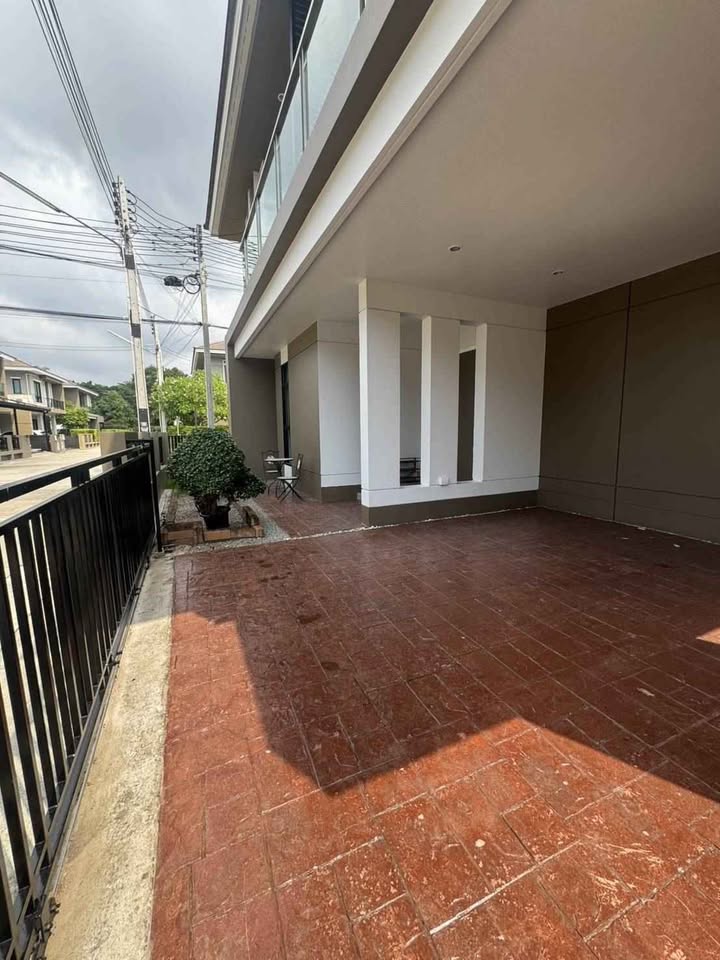 Brand New 4 bedrooms house H Living Life Chaipornwithi-Motorway