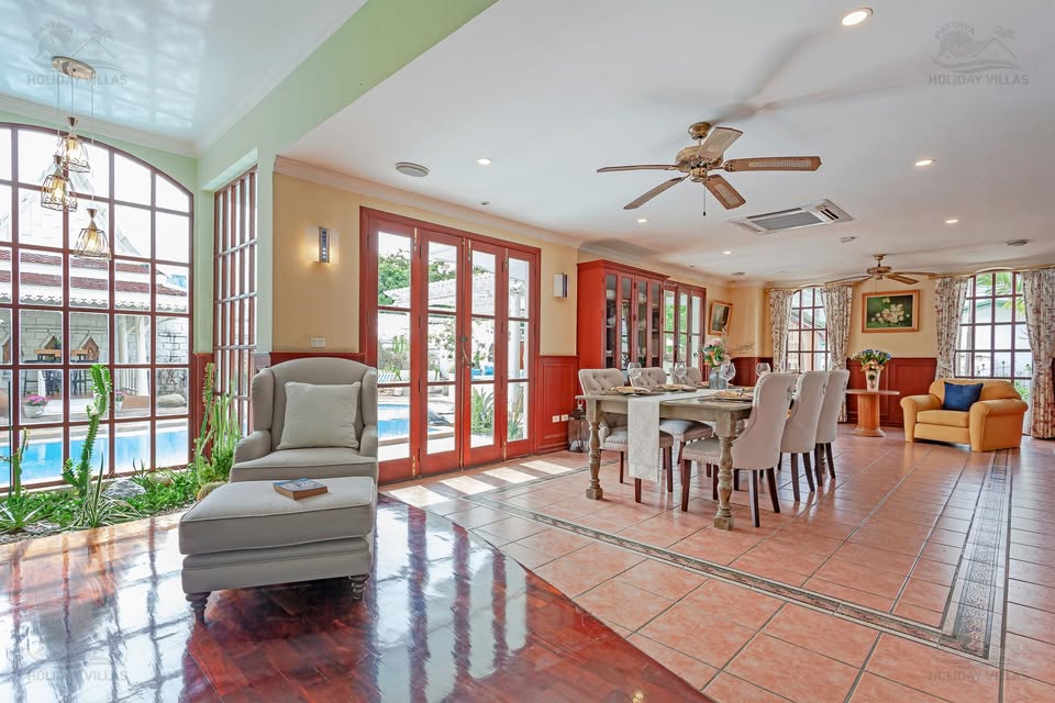  HUGE 6bdr Guests House for renovations