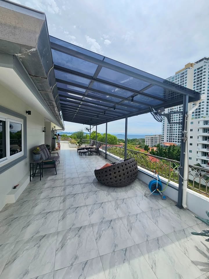 A House in the Sky 3bdr Condo