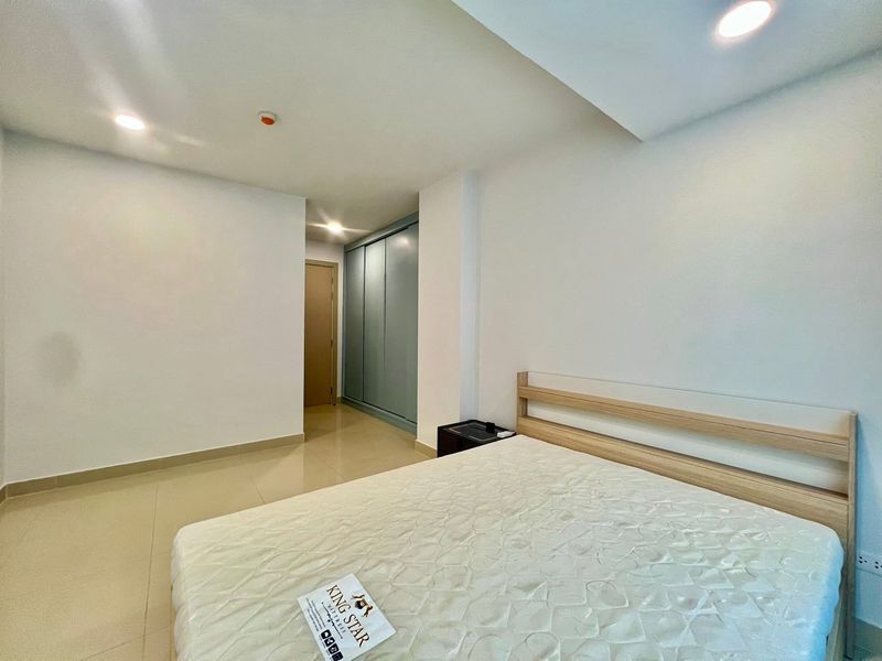 A biggest room in Gardenia for sale  4bdr 5bath