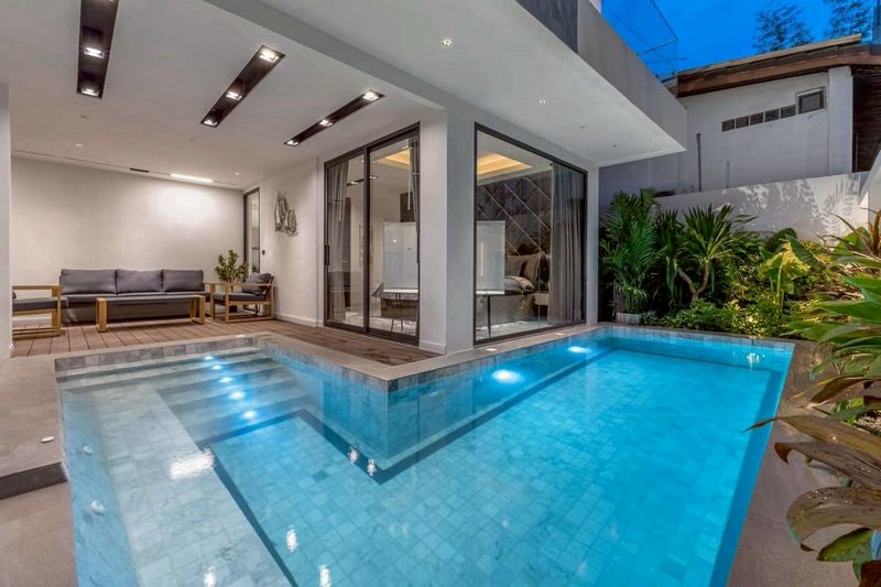 Modern Luxury Pool Villa