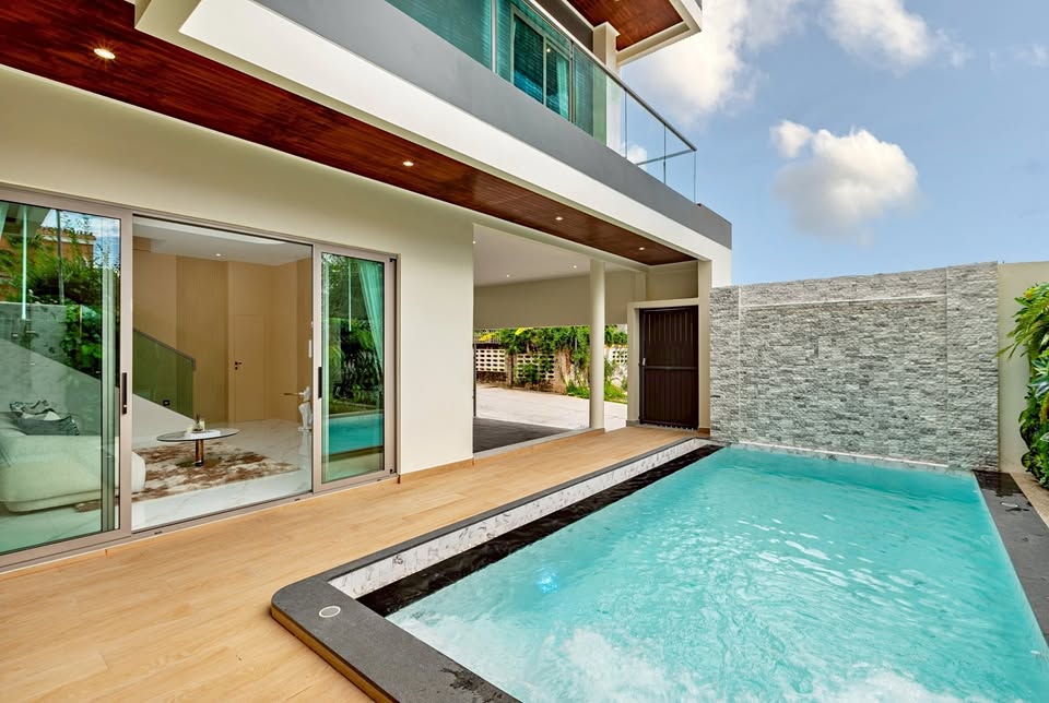 4bdr Pool Villa in the Heart of the City