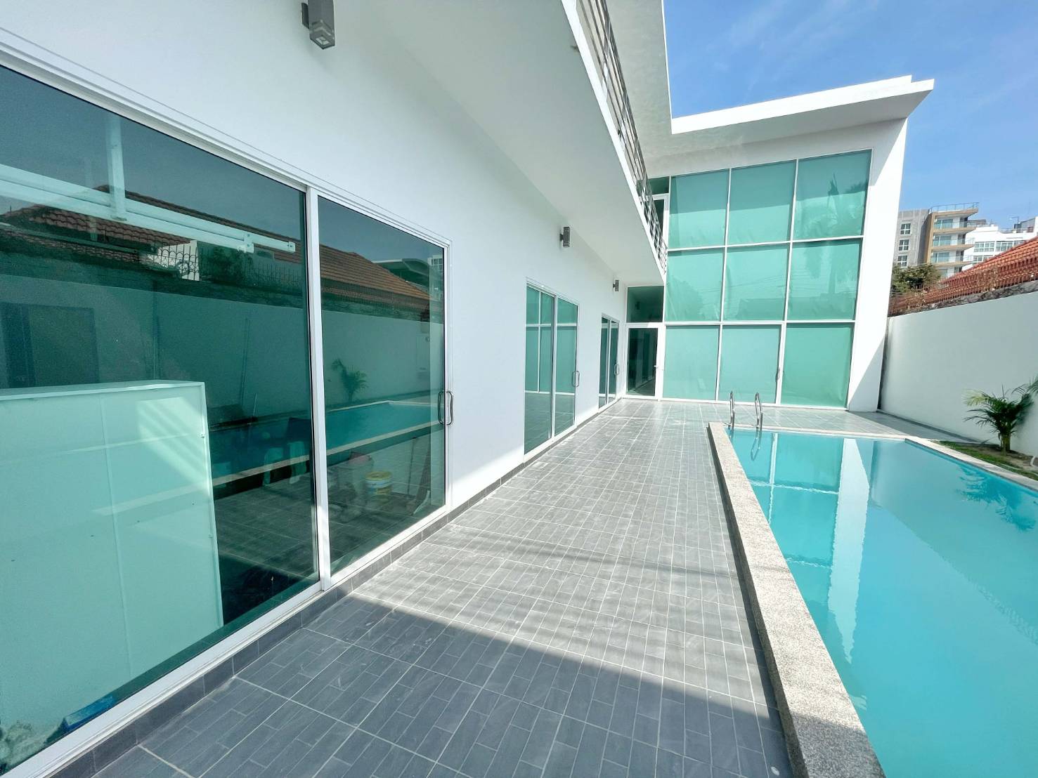 New modern villa for sale or rent on Pratumnak Hill