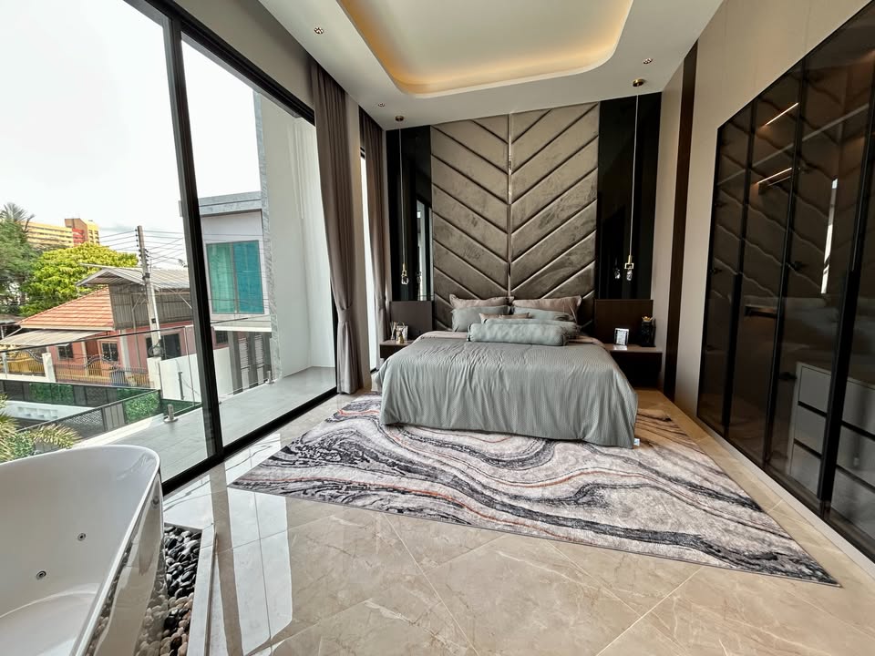 Luxury, newly built, modern-style pool villa for sale near Jomtien Beach