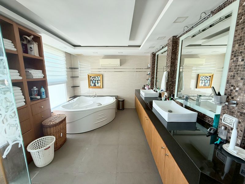 Cosy Beach View 2bdr Penthouse 236sqm for sale