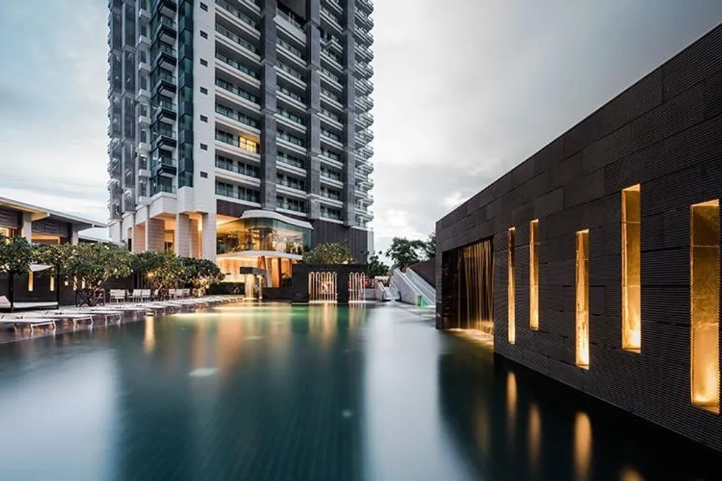 Reflection Jomtien Beach Pattaya