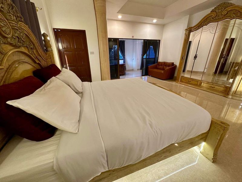 5bdr Pool villa for Rent in Pattaya