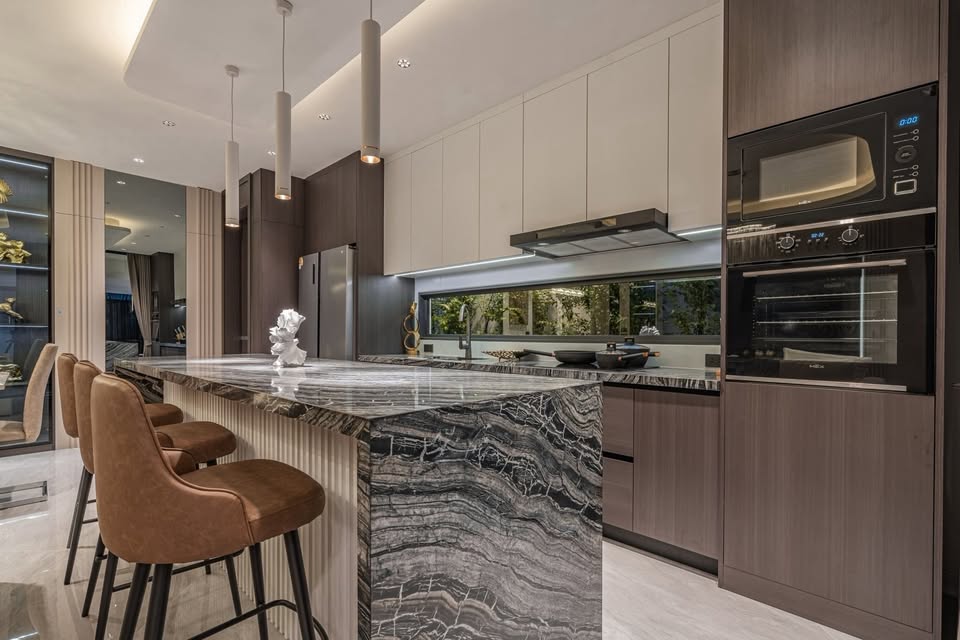 Ideal 4bdr house for BUSINESS on THAPRAYA