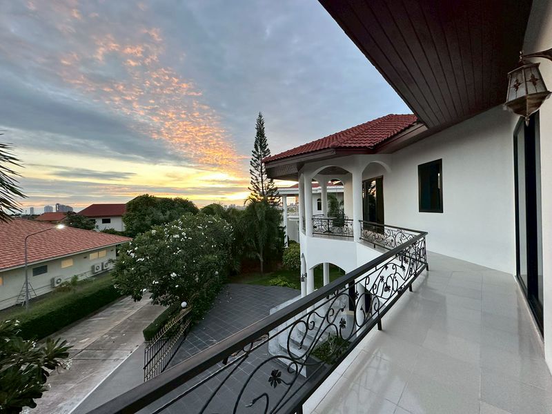 Paradise 5bdr Pool Villa