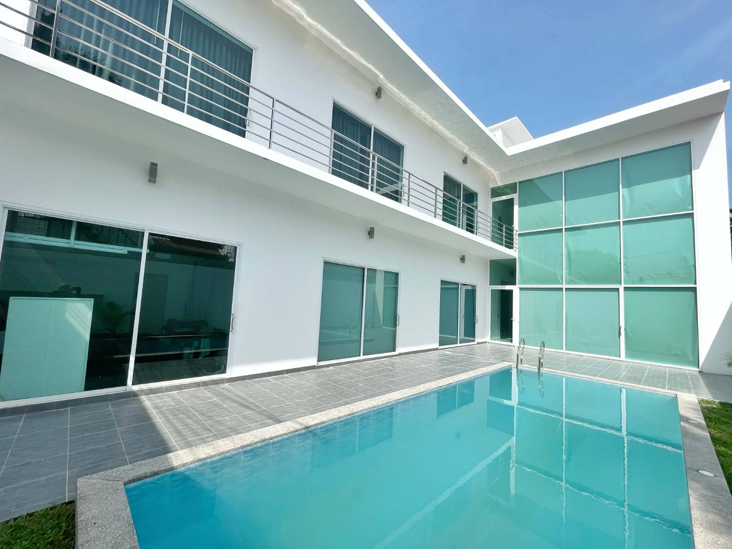 New modern villa for sale or rent on Pratumnak Hill
