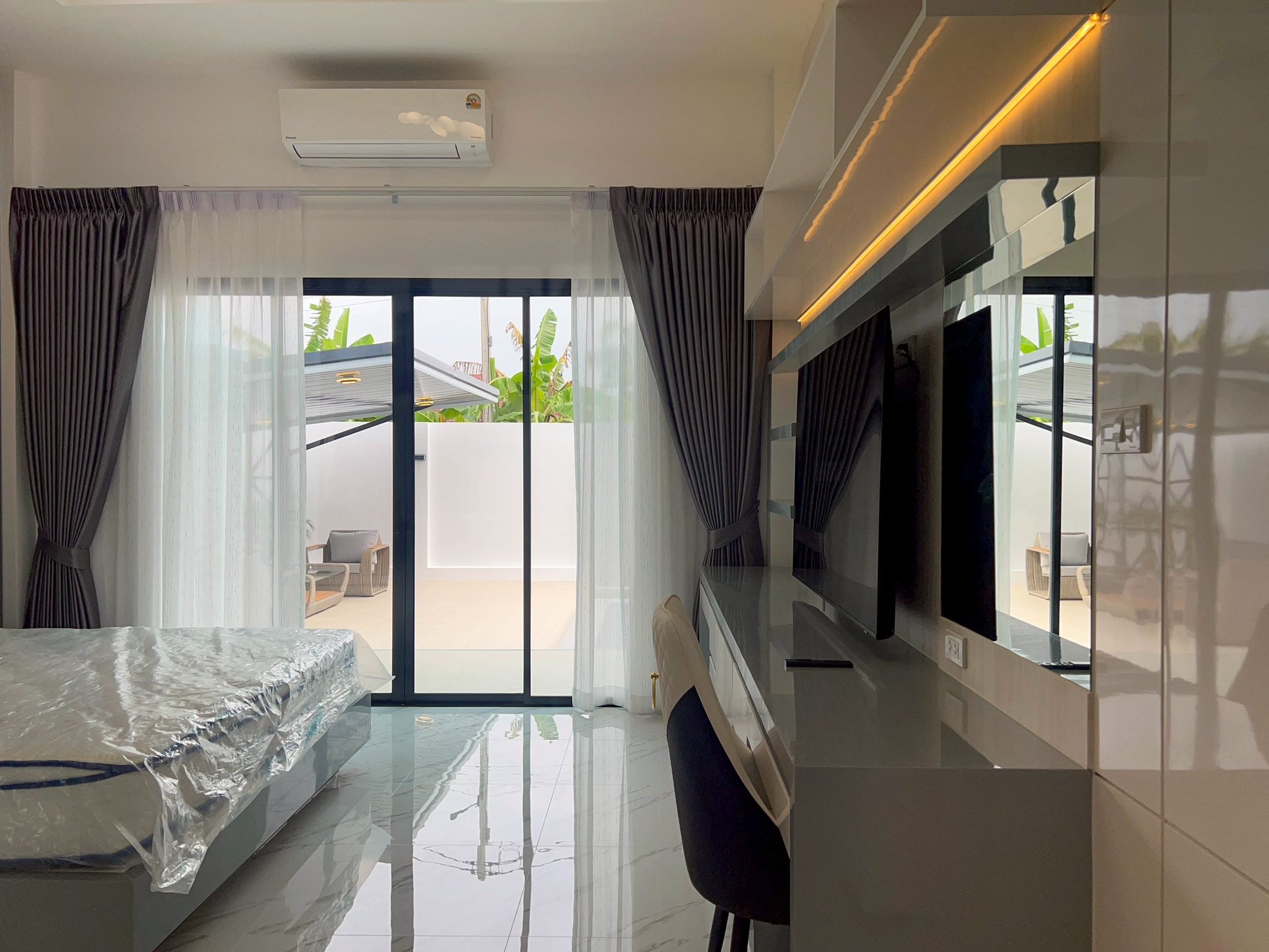 Luxury pool villa Brand new for sale