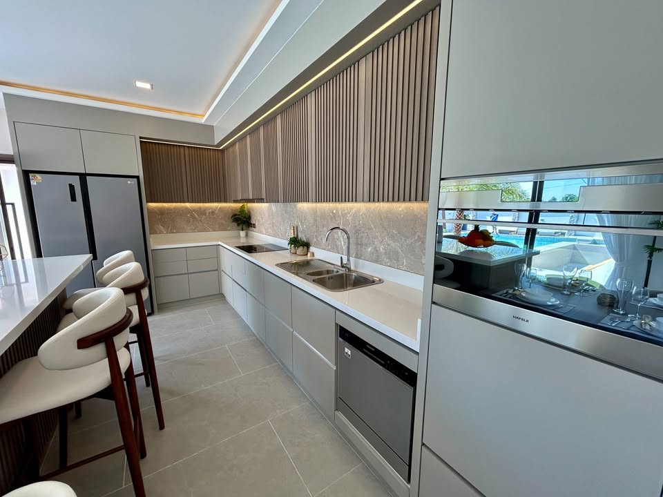 Luxury 7bdr Pool Villa for Sale in Huay Yai