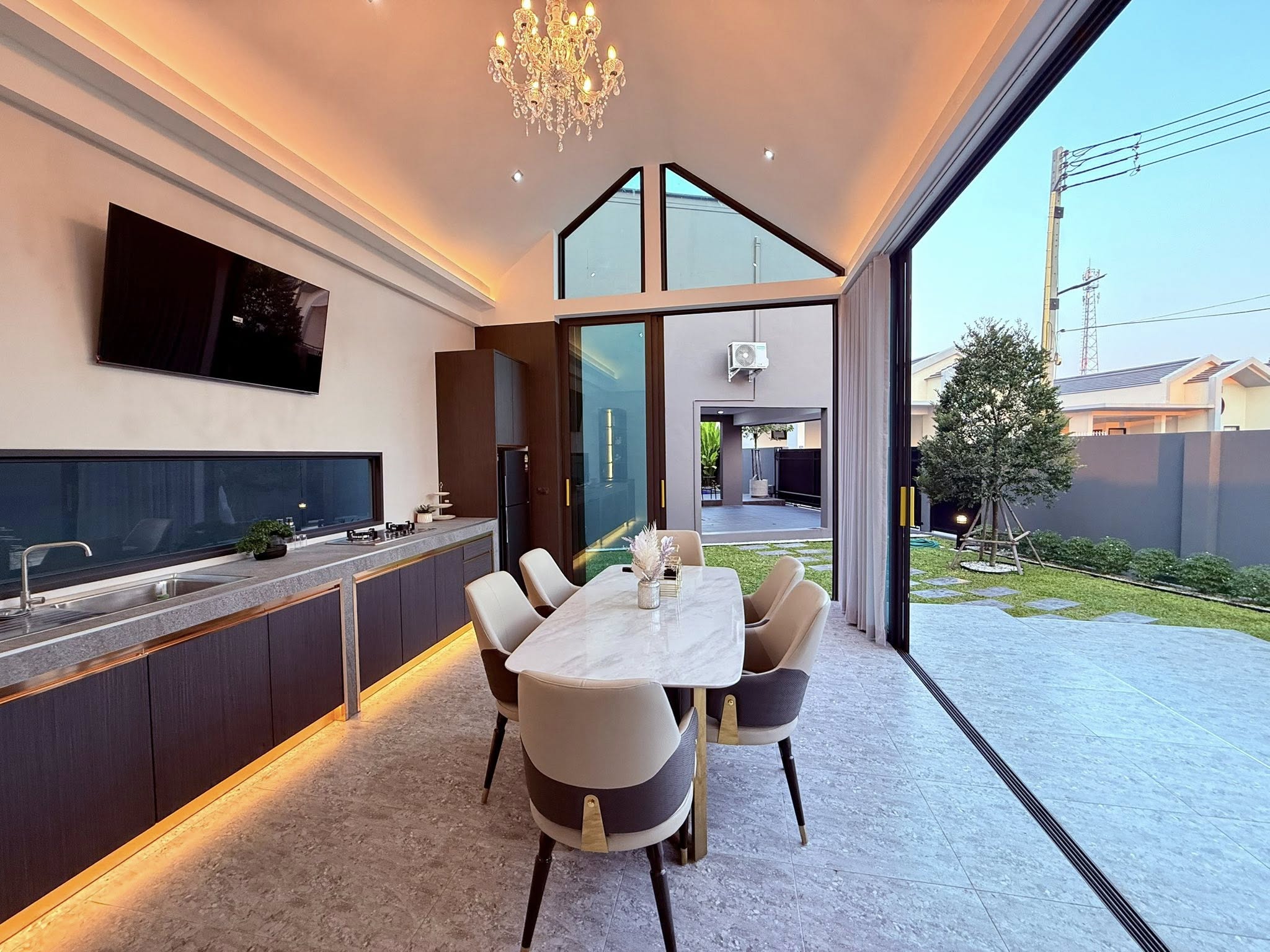 Private Home Pool villa comes with private guesthouse