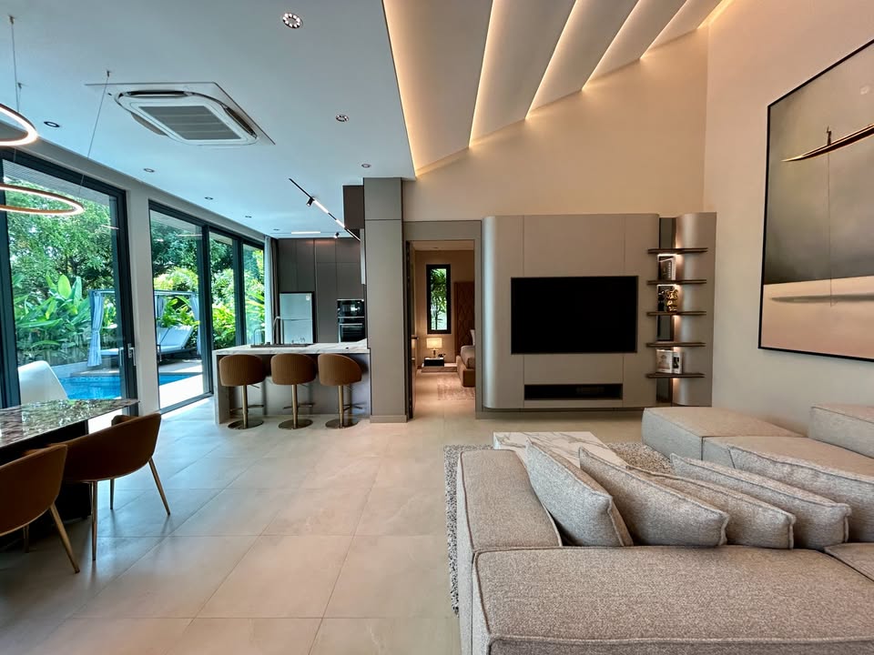 LUXURY FAMILY VILLA FOR SALE IN PATTAYA 