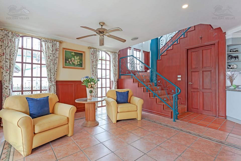  HUGE 6bdr Guests House for renovations