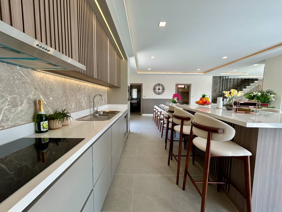 Luxury 7bdr Pool Villa for Sale in Huay Yai