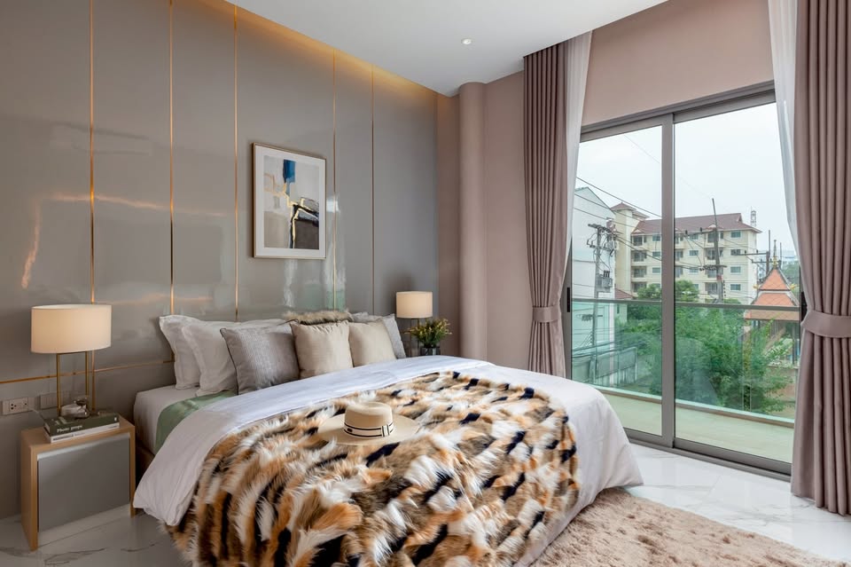 4bdr Pool Villa in the Heart of the City