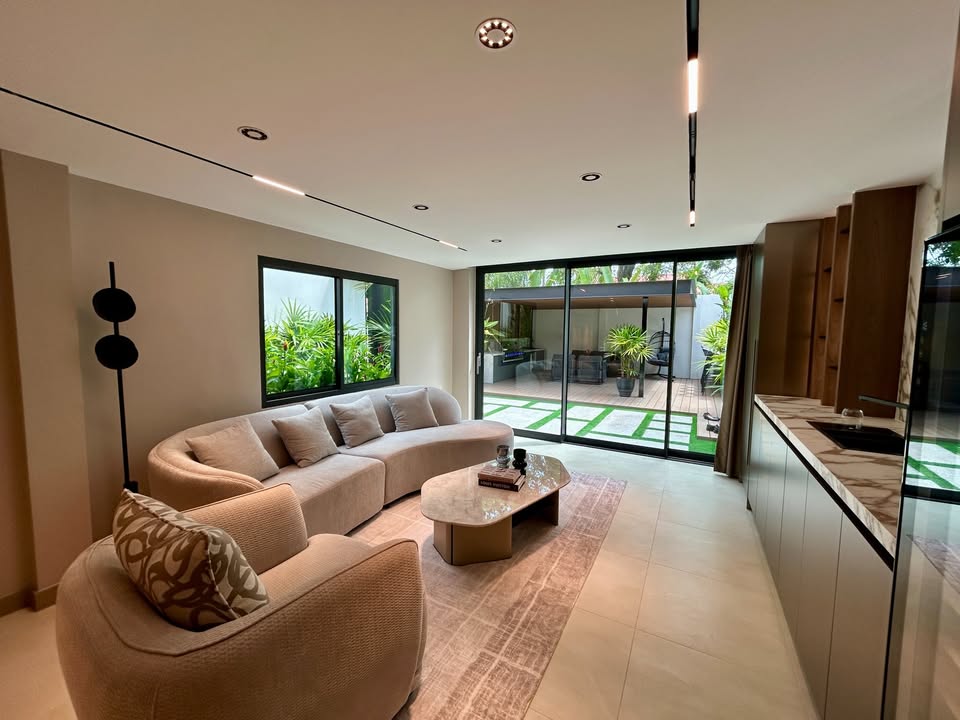 LUXURY FAMILY VILLA FOR SALE IN PATTAYA 