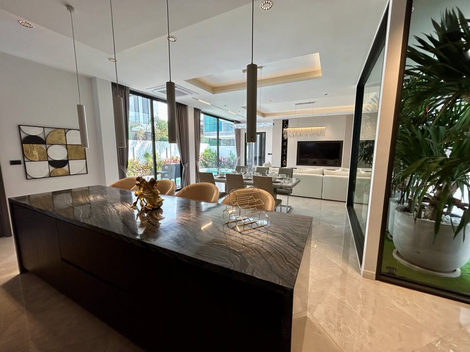 Luxury, newly built, modern-style pool villa for sale near Jomtien Beach
