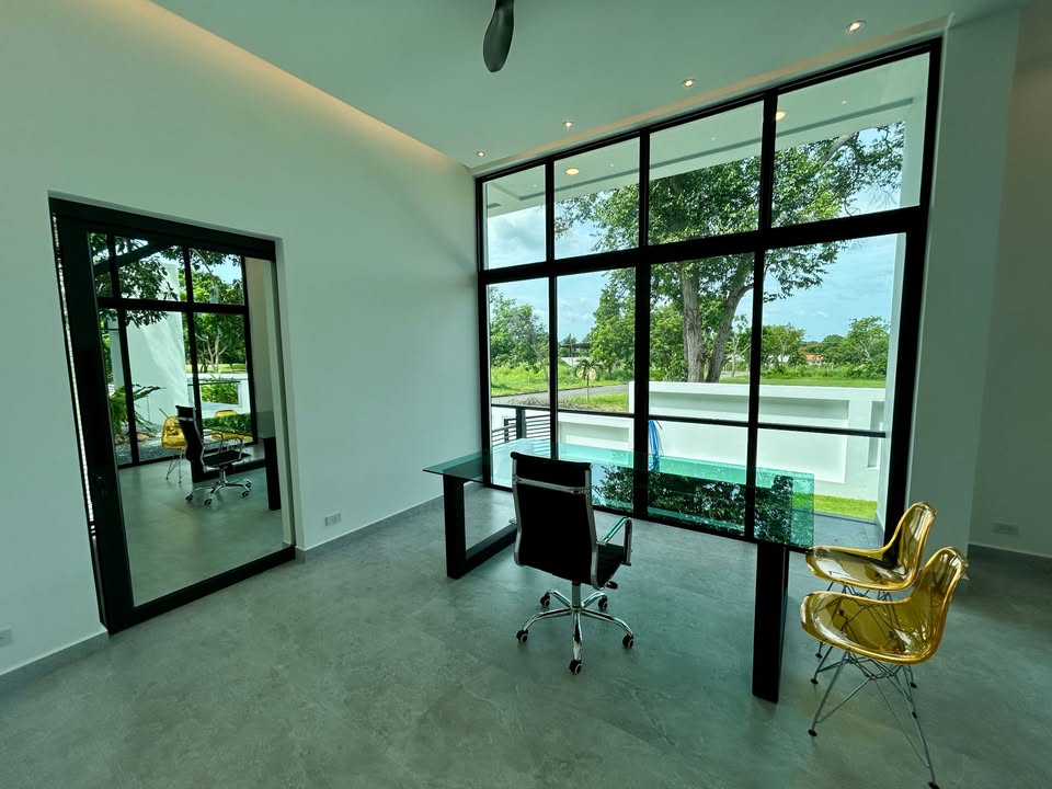 Brand New Ultra-Luxury Home on Phoenix Gold Golf Course