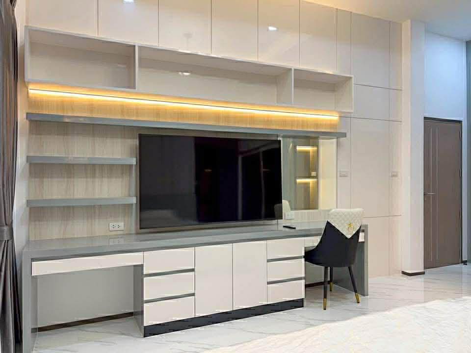 Luxury pool villa Brand new, great location