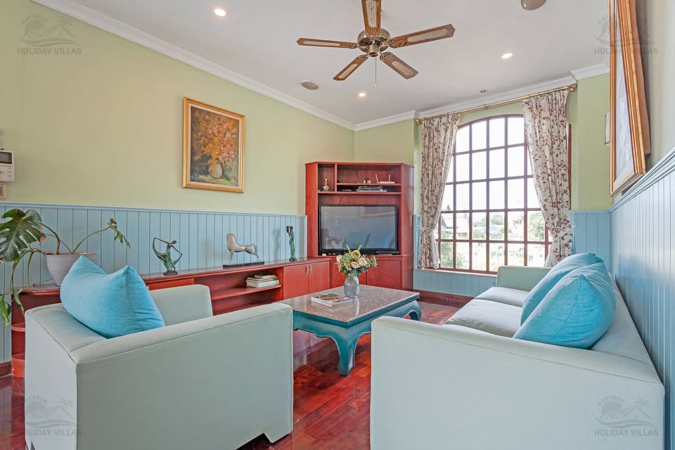  HUGE 6bdr Guests House for renovations