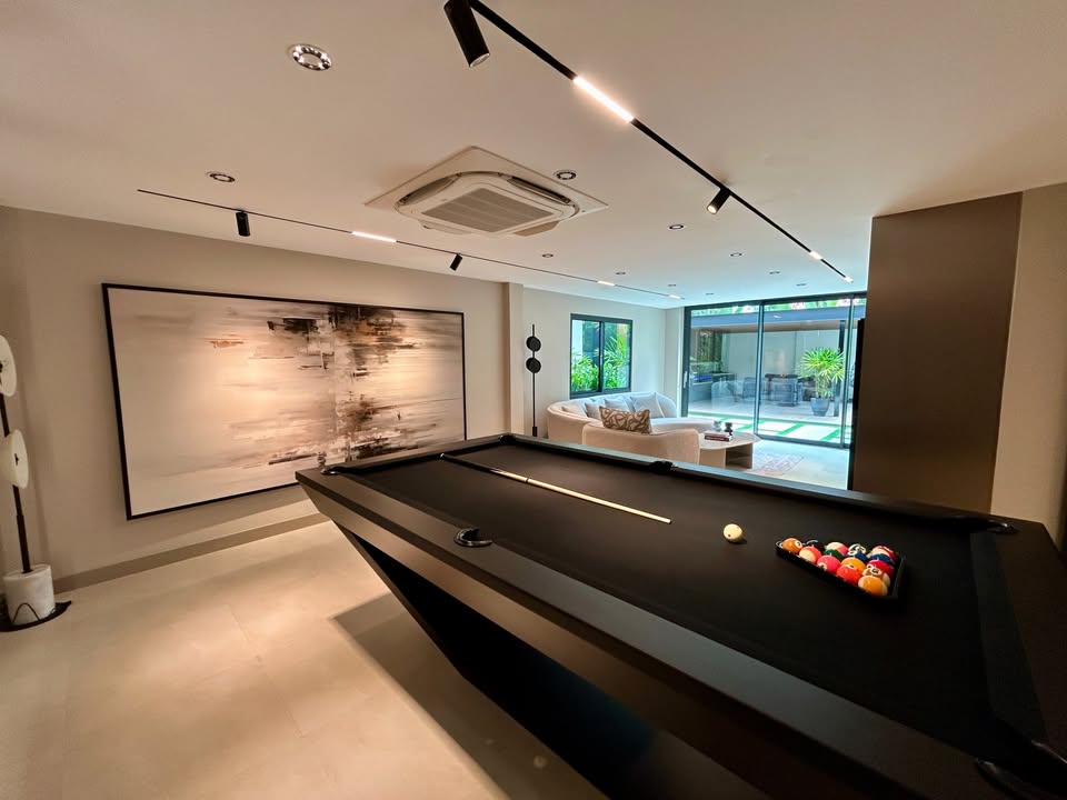 LUXURY FAMILY VILLA FOR SALE IN PATTAYA 