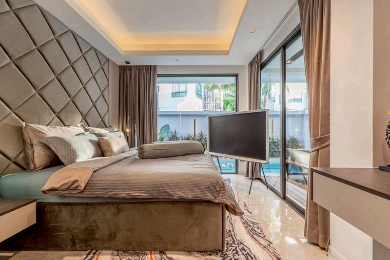 Modern Luxury Pool Villa