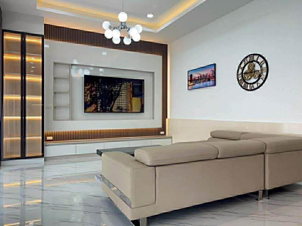 Luxury pool villa Brand new, great location