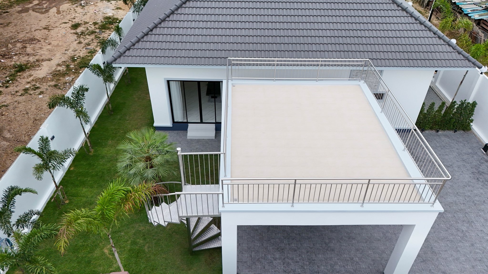 Luxury pool villa Brand new, great location