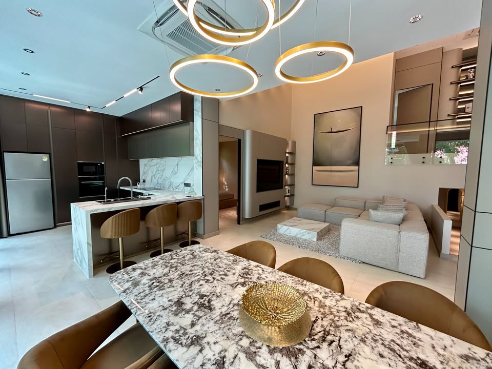 LUXURY FAMILY VILLA FOR SALE IN PATTAYA 