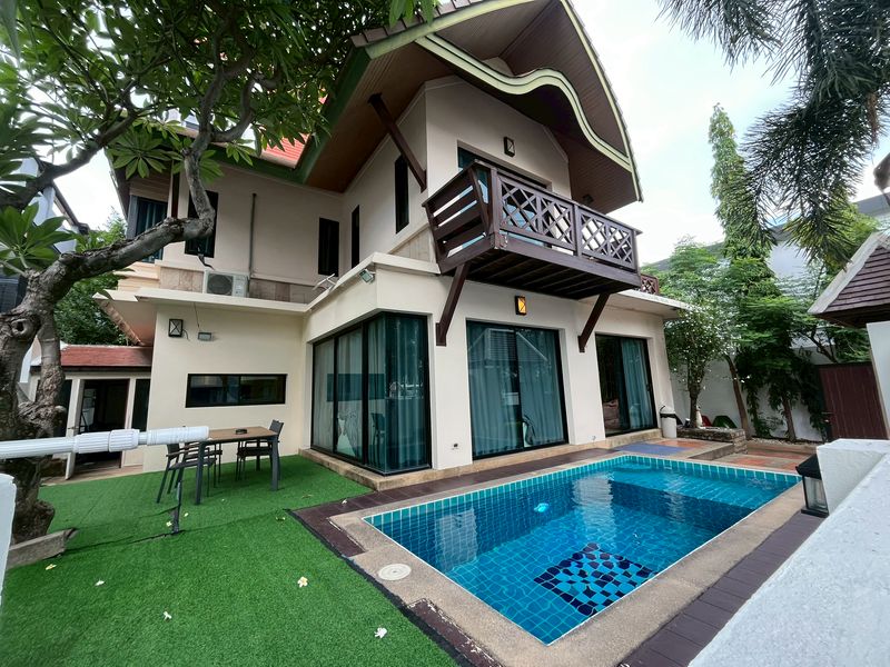 Pool Villa in Baan Natcha Village for sale