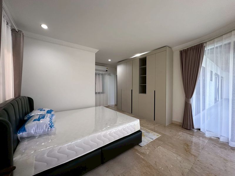 Paradise 5bdr Pool Villa