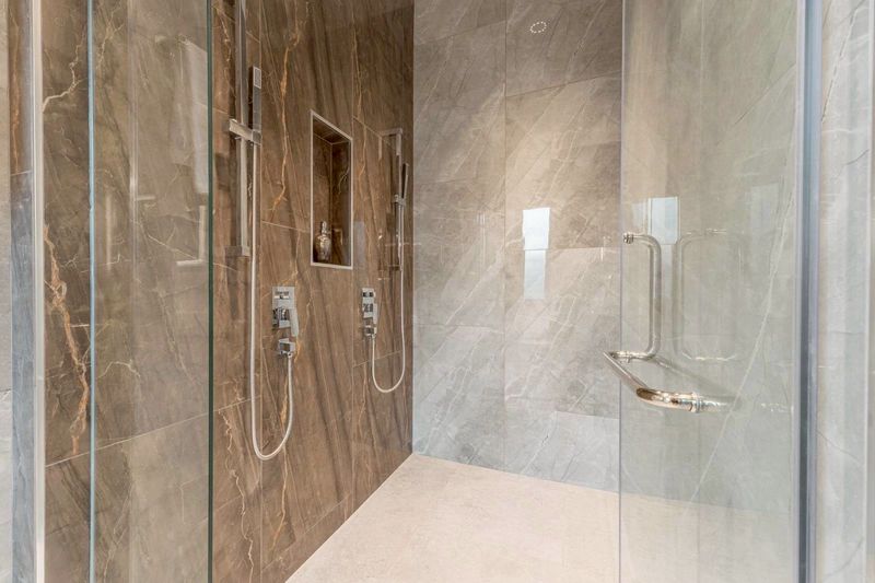 Modern Luxury Pool Villa