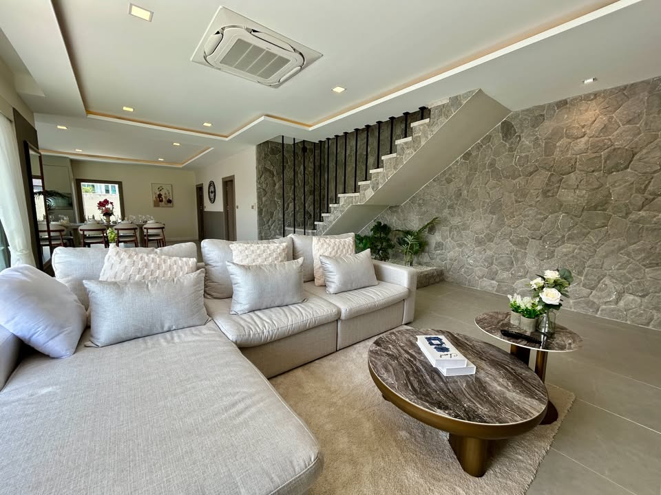 Luxury 7bdr Pool Villa for Sale in Huay Yai