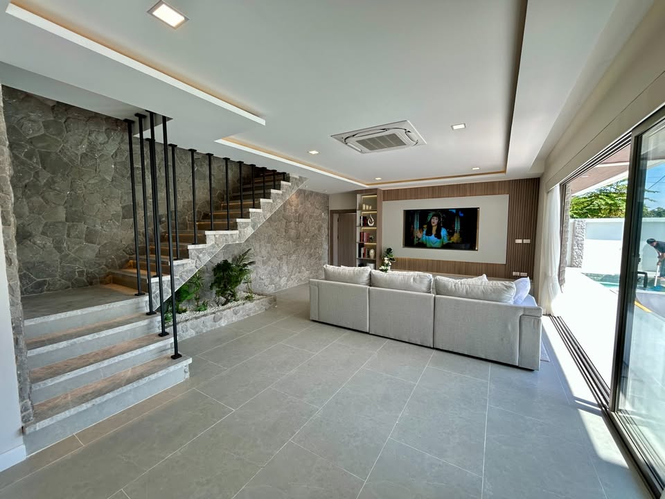 Luxury 7bdr Pool Villa for Sale in Huay Yai