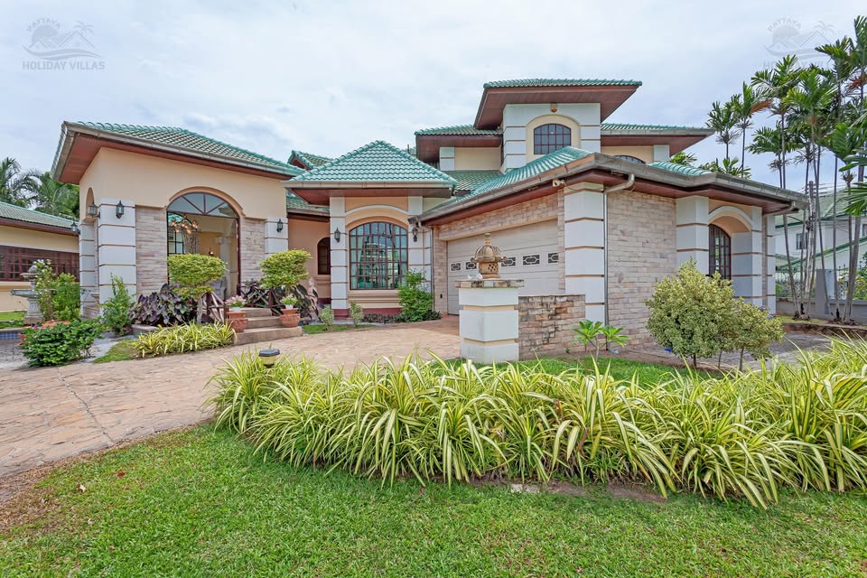  HUGE 6bdr Guests House for renovations