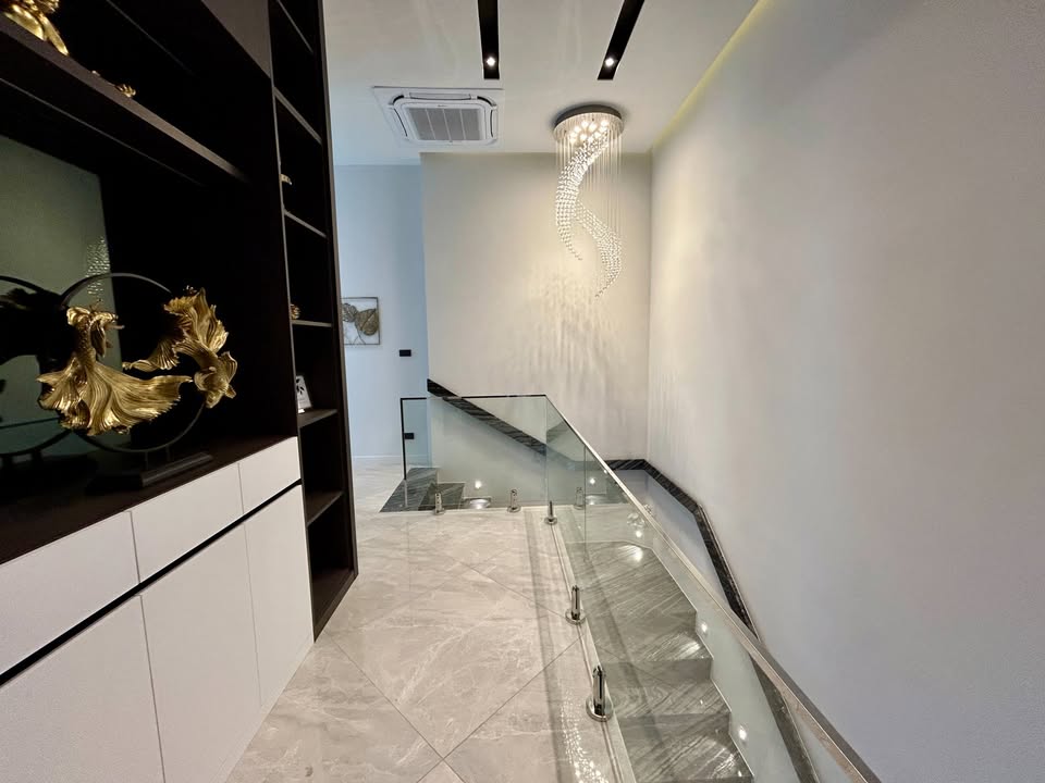 Luxury, newly built, modern-style pool villa for sale near Jomtien Beach