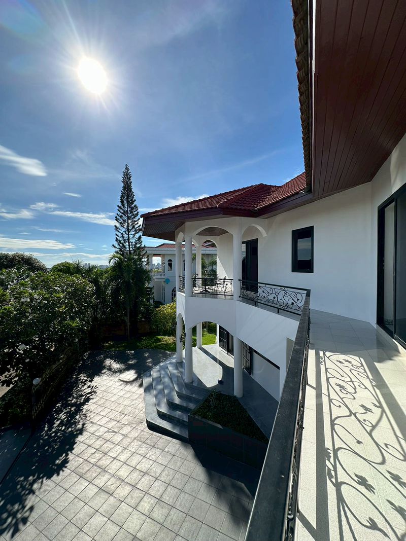 Paradise 5bdr Pool Villa