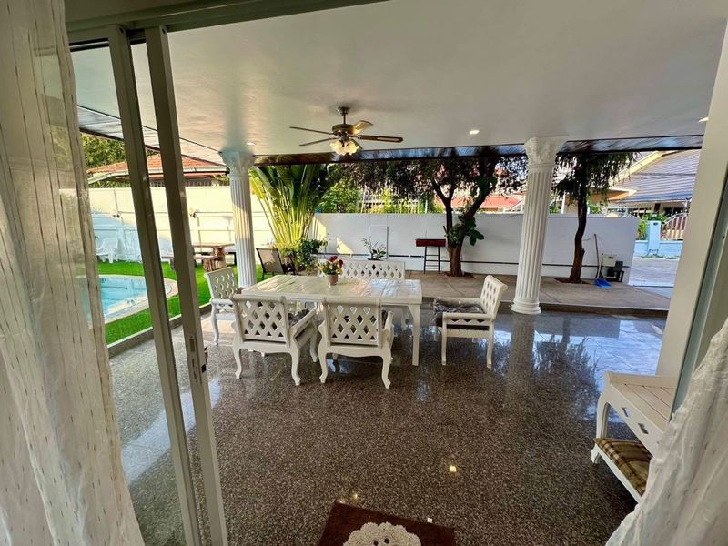 5bdr Pool villa for Rent in Pattaya