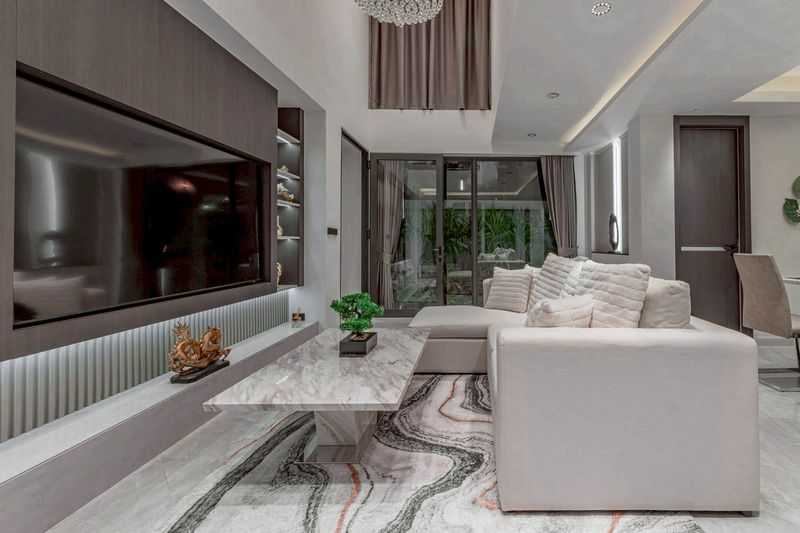 Modern Luxury Pool Villa