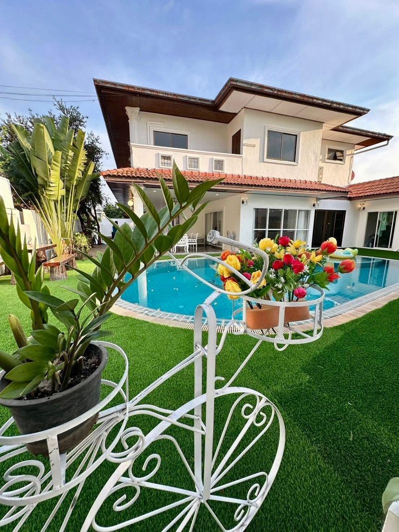 5bdr Pool villa for Rent in Pattaya
