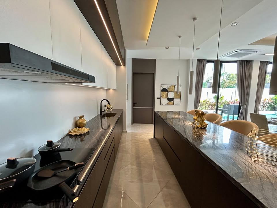 Luxury, newly built, modern-style pool villa for sale near Jomtien Beach