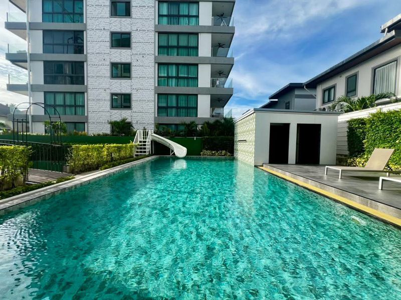 A biggest room in Gardenia for sale  4bdr 5bath